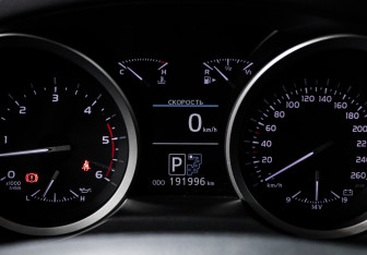 Подержанный автомобиль Toyota Land Cruiser Suv 2013 года (11 фото)