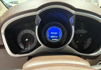 Подержанный автомобиль Cadillac SRX 2011 года (9 фото)