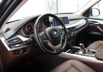 Подержанный автомобиль BMW X5 2017 года (7 фото)