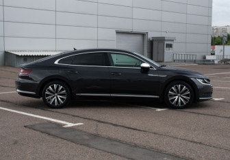 Подержанный автомобиль Volkswagen Arteon 2019 года (4 фото)