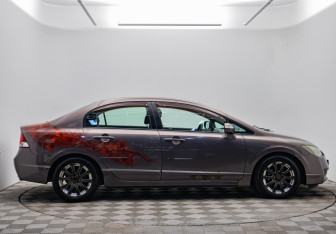 Подержанный автомобиль Honda Civic Sedan 2009 года (4 фото)