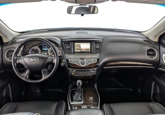 Подержанный автомобиль Infiniti QX60 2018 года (14 фото)
