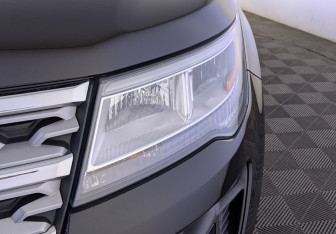 Подержанный автомобиль Ford Explorer 2019 года (11 фото)