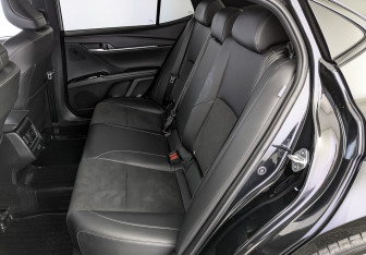Подержанный автомобиль Toyota Camry Sedan 2024 года (18 фото)
