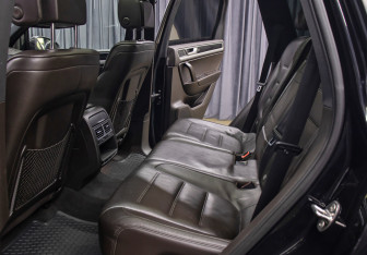 Подержанный автомобиль Volkswagen Touareg 2011 года (12 фото)