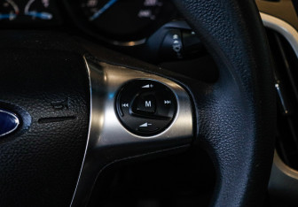 Подержанный автомобиль Ford Focus Hatchback 2012 года (18 фото)