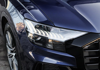 Подержанный автомобиль Audi Q8 2021 года (31 фото)