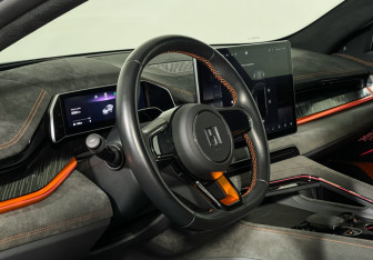 Подержанный автомобиль Zeekr 001 2023 года (13 фото)