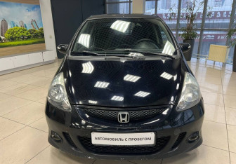 Подержанный автомобиль Honda Jazz 2008 года (2 фото)