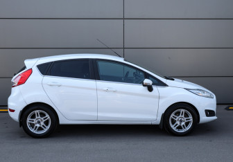 Подержанный автомобиль Ford Fiesta Hatchback 2015 года (4 фото)