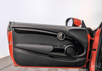 Подержанный автомобиль MINI Hatch 2019 года (19 фото)