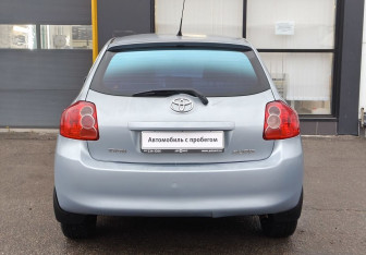 Подержанный автомобиль Toyota Auris Hatchback 2008 года (6 фото)