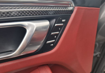 Подержанный автомобиль Porsche Macan 2014 года (12 фото)