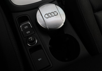 Подержанный автомобиль Audi Q3 2015 года (19 фото)