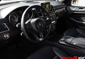 Подержанный автомобиль Mercedes-Benz GLE 2016 года (10 фото)