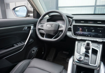 Подержанный автомобиль Geely Atlas Pro 2023 года (13 фото)