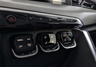 Подержанный автомобиль BAIC X35 2023 года (25 фото)