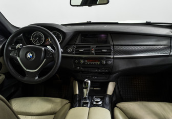 Подержанный автомобиль BMW X6 2008 года (14 фото)
