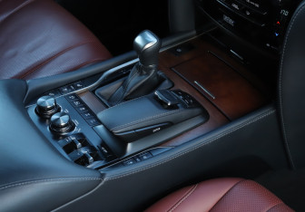 Подержанный автомобиль Lexus LX 2020 года (14 фото)
