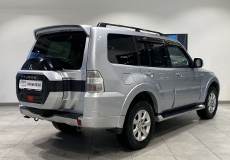Подержанный автомобиль Mitsubishi Pajero 2014 года (5 фото)
