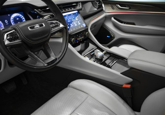 Подержанный автомобиль Jeep Grand Cherokee 2022 года (7 фото)
