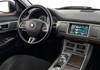 Подержанный автомобиль Jaguar XF Sedan 2013 года (28 фото)