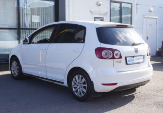 Подержанный автомобиль Volkswagen Golf Plus 2011 года (7 фото)