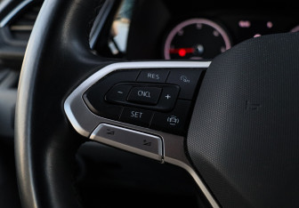 Подержанный автомобиль Volkswagen Caravelle 2021 года (23 фото)