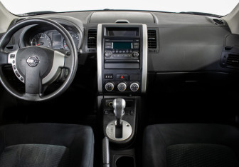 Подержанный автомобиль Nissan X-Trail 2013 года (11 фото)