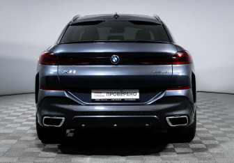 Подержанный автомобиль BMW X6 2020 года (6 фото)