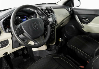 Подержанный автомобиль Renault Logan Sedan 2016 года (9 фото)