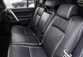 Подержанный автомобиль Toyota Land Cruiser Prado 2016 года (15 фото)