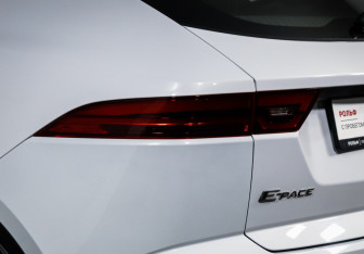 Подержанный автомобиль Jaguar E-Pace 2019 года (17 фото)