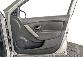 Подержанный автомобиль Renault Logan Sedan 2019 года (24 фото)