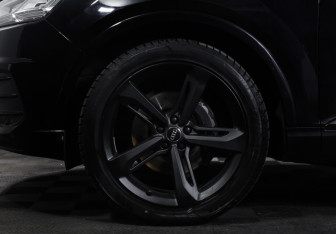 Подержанный автомобиль Audi Q7 2017 года (27 фото)