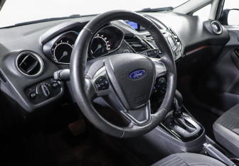 Подержанный автомобиль Ford Fiesta Hatchback 2016 года (7 фото)