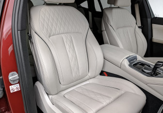 Подержанный автомобиль BMW X6 2021 года (23 фото)