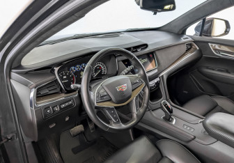Подержанный автомобиль Cadillac XT5 2017 года (16 фото)