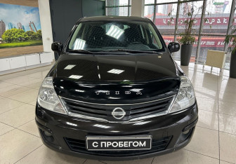 Подержанный автомобиль Nissan Tiida Hatchback 2010 года (2 фото)