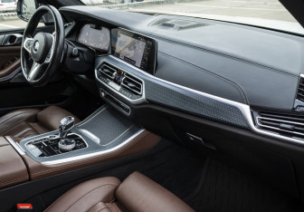 Подержанный автомобиль BMW X5 2021 года (9 фото)