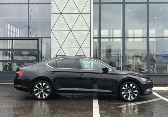 Подержанный автомобиль Skoda Superb Liftback 2018 года (4 фото)