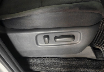 Подержанный автомобиль Toyota Estima 2012 года (16 фото)