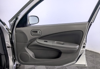 Подержанный автомобиль Nissan Almera Classic 2009 года (24 фото)