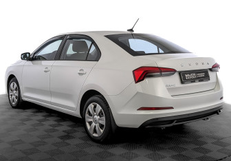 Подержанный автомобиль Skoda Rapid Liftback 2021 года (7 фото)