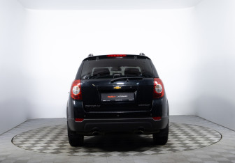 Подержанный автомобиль Chevrolet Captiva 2012 года (6 фото)