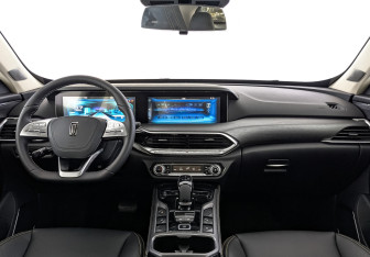 Новый FAW Bestune T77 2024 (10 фото)