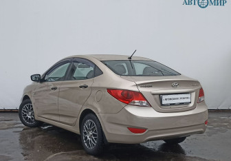 Подержанный автомобиль Hyundai Solaris Sedan 2013 года (7 фото)