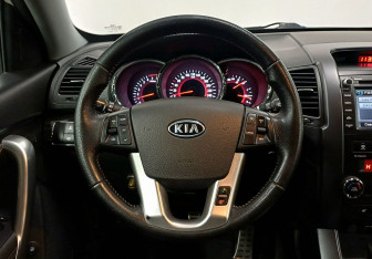 Подержанный автомобиль Kia Sorento 2011 года (12 фото)