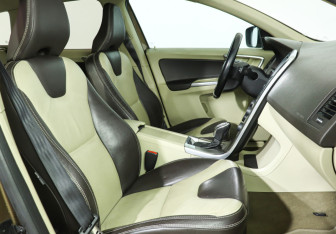 Подержанный автомобиль Volvo XC60 2012 года (14 фото)