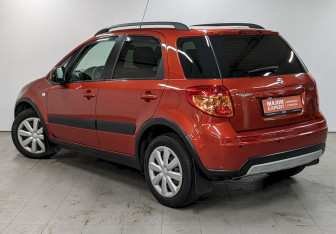 Подержанный автомобиль Suzuki SX4 Hatchback 2013 года (7 фото)